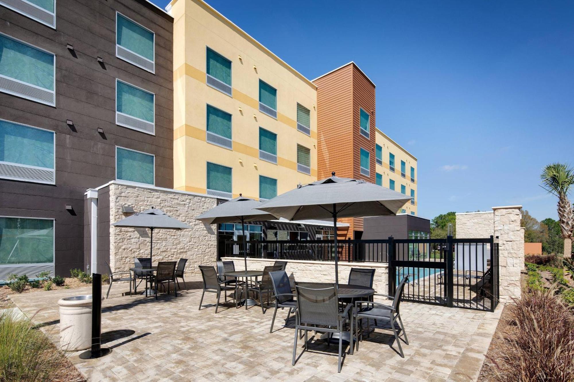 Fairfield Inn & Suites By Marriott Tampa Уесли Чапел Екстериор снимка